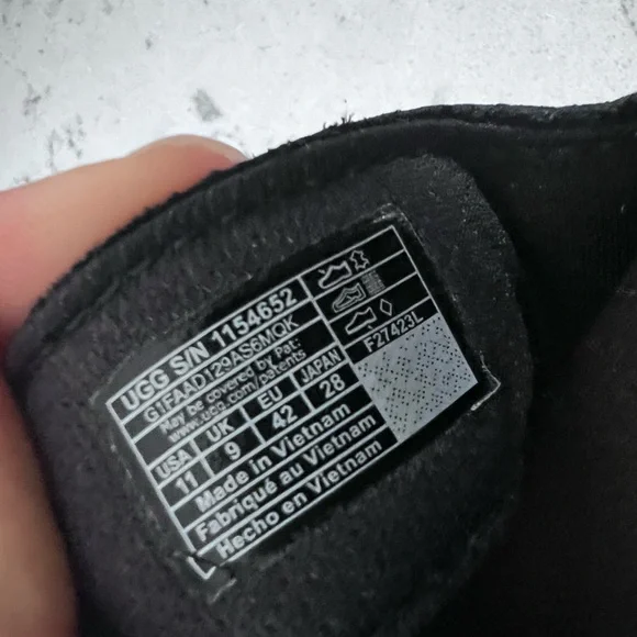 UGG Black Goldenstar Slide Sandal [Women’s 11] - Picture 10 of 10